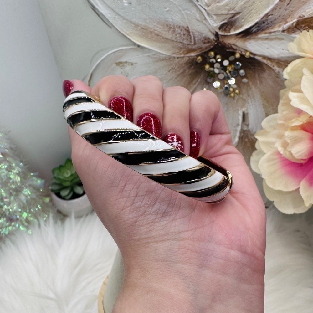 Black & White Stripe Design Thick Enamel Bangle Bracelet - Picture 5 of 7